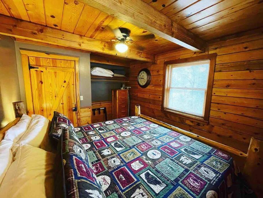 The Loft At Bear Mountain Log Cabins Eureka Springs Eksteriør bilde