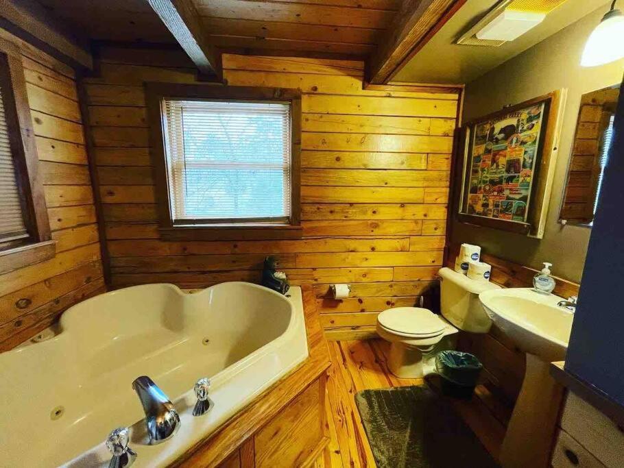 The Loft At Bear Mountain Log Cabins Eureka Springs Eksteriør bilde